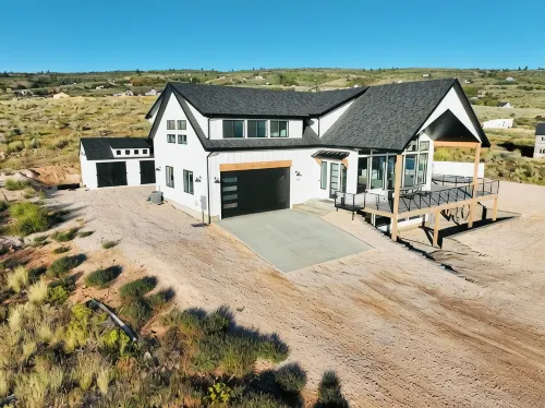 Bear Lake getaway for the whole family! Sleeps 32! Beach access included!!