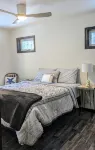 Charming quiet 2-bedroom house set in a cedar forest in welcoming Fish Creek - 3 stjerner