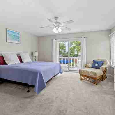 Chix Beach. Spacious 3 bedroom 2 bath condo in the best area of Virginia Beach. Rooms