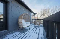 Private 2 Level Apartment with Hot Tub in Tremont