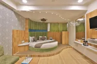 Hotel the Grand Radhey - 2-Star