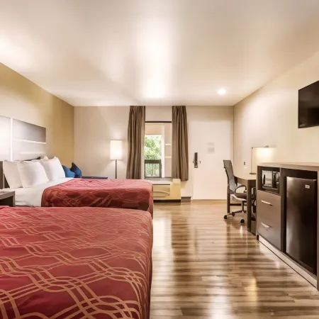 Econo Lodge Inn & Suites