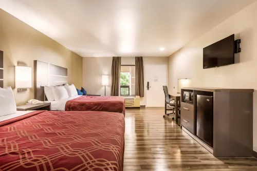 Econo Lodge Inn & Suites - Pool