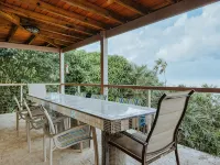 Private Waterfront 5 Bedroom Villa! Stunning views from every room! โรงแรมในนอร์ทไซด์