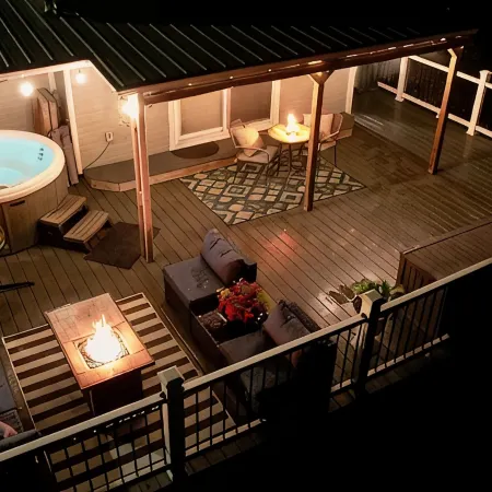 Cozy Hot Tub Cottage!