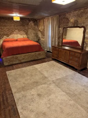 Game room/ sleeps 10/ near Murfreesboro Diamond mine/ lakes/ fun, unique, quirky - Wifi