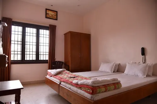 R M Guest House - Homestays