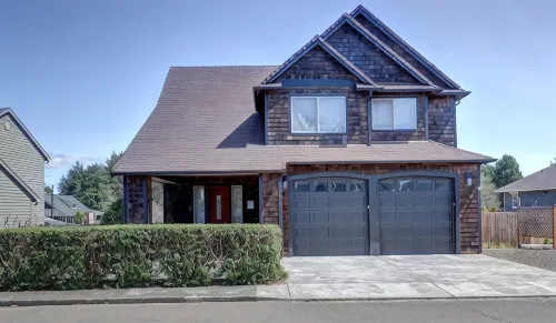 Newly Remodeled 3 Bedroom with Hot Tub! - 3 stjerner