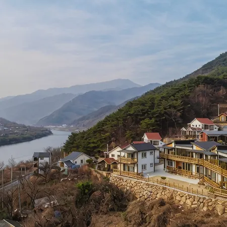 Gurye Seomjingangnaru Pension