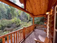 Secluded Creekside Cabins - Chalets