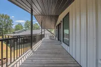 Waterfront @ Tiger Creek Retreat Sleeps 16 - 4성급