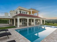Minutes from beaches  private pool Solar panels Ocean & Mountain Views Hotels in Calvache