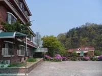 Gyerim Motel - غرفة مطلة على الجبل