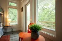 Modern Soundfront Studio, Pier access, Sunsets, Fishing, Watersports, Beach - 부티크