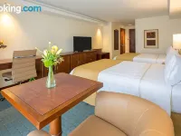 جي إتش إل هوتل كابيتال Hotels near سيمون بوليفار سنترال بارك