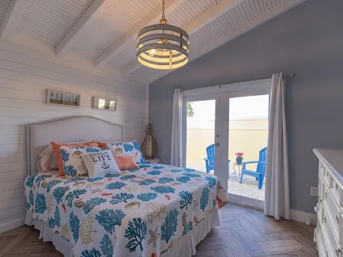 New to Vrbo SeaEsta! 1 Block to Sombero Beach! Bring your boat or rent ours! - 4-Sterne