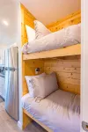 Rainforest Tiny Home Retreat: Woodsy - balcony