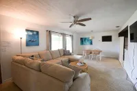 Heated Pool, Walk to Beach, Grill, Ping Pong - บังกะโล