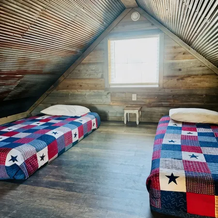 Knotty Squirrel Unit 2 King Suite with Ladder Loft