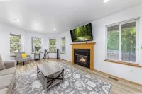Beautiful home in North Tacoma historical district - Kitchens