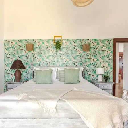 Refurbished BeachFront Penthouse - Music themed!
