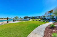 Modern Beachfront Retreat 2 King Suites +