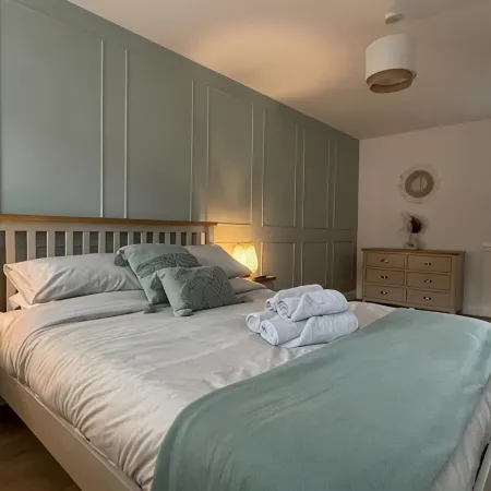 Harbourside, Luxury Two Bedroom Townhouse with Bike store – Sleeps 6