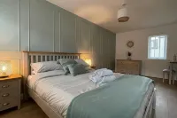 Harbourside, Luxury Two Bedroom Townhouse with Bike store – Sleeps 6