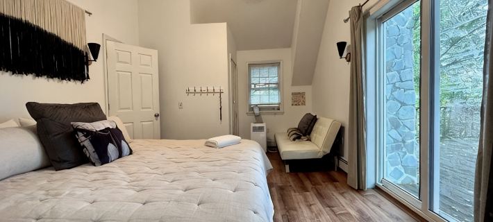 Storybook House in Prime Catskills Location 5 Min to Town/10 Min to Hudson River Hotels in Saugerties