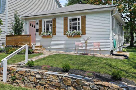 Retreat in Historic Downtown Leesburg - Walkable to Everything!