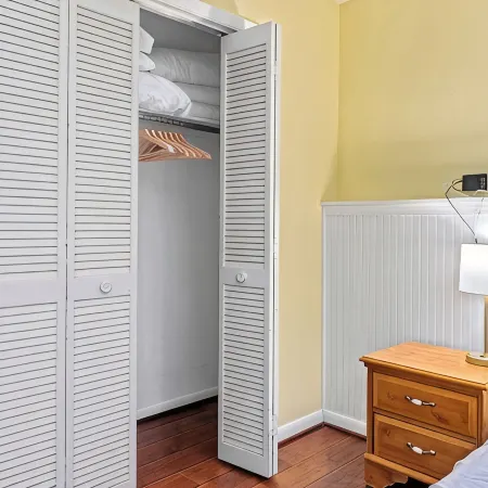 Walking Distance to Ski Slopes! Cozy Condo that sleeps 4!