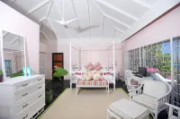 Ultimate Caribbean Getaway: 3 beaches, Cook, Housekeeper & Valet, 24x7 Concierge - Wifi