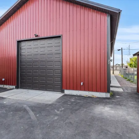The Pit Stop - Car Themed Apartment in Blackfoot