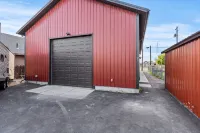 The Pit Stop - Car Themed Apartment in Blackfoot