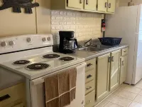 Dino Den - Charming 1-bedroom apartment in Oneonta with WiFi, AC Hotele w: Oneonta
