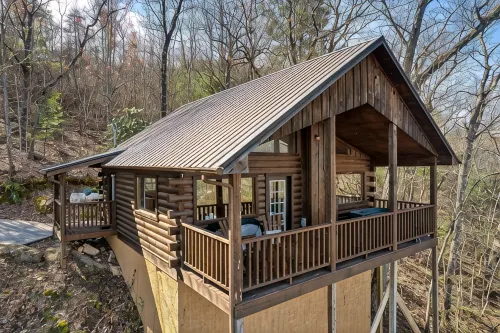 Romantic Couples Getaway-5 Min to the Pkwy-Hot Tub-20 Min to Gsmnp-Pet Friendly! - 4-نجوم