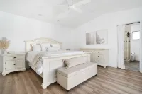 5Bd Desert Oasis Sleeps 13. Cold Plunge, Heated Pool, Jacuzzi, Games, +Amenites - 4-Star