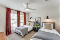 Cozy Designer Family Home Arcade, Park, Tennis, Trails, Pickleball and King bed - 4-نجوم