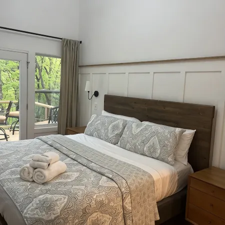 New Construction Modern Mountain Cabin close to Helen and Dahlonega