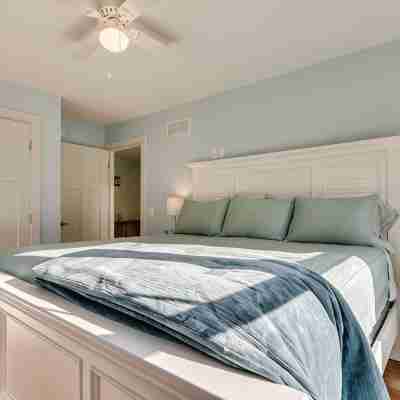 Luxury Beach Home-6 Bedroom-Firepit, Game Room- Beach Access -Walk to Beach&Town Rooms