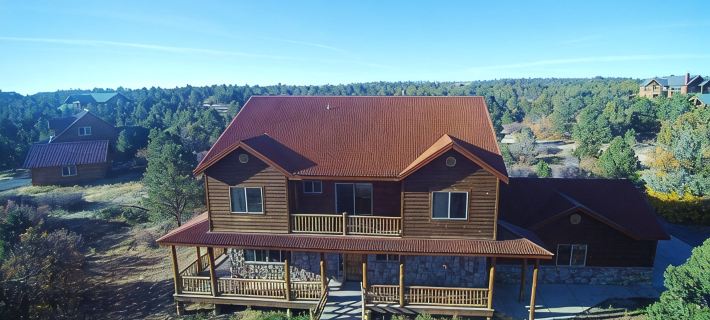 Beautiful home with lots of room. Large deck and amazing hot tub. Hotels in Kane County