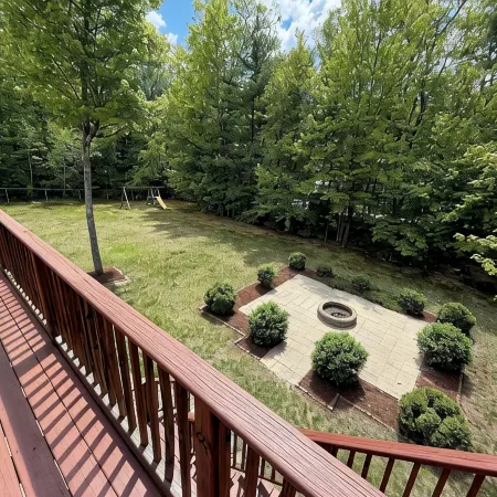 Beautiful Chalet Style Home with Seasonal Mountains Views in North Conway, NH