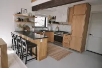 Designer Cabin in Taos Ski Valley - Hytter