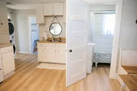 Cozy 2bdrm Apt. Walk  downtown bring your pets - Homestays