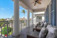Luxury Home in Naples with Private Pool & Walk to the Beach by Esthetic Stays - 4-Star