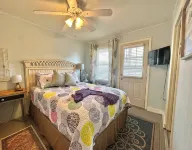 LOCATION! pet friendly! Oceanfront building! Free Parking! Walk everywhere!! - 4성급