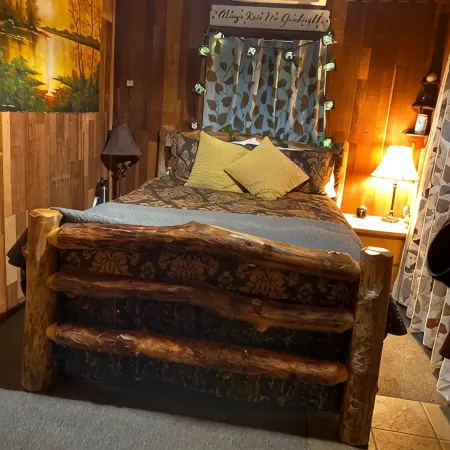 The Little Cabin in the Pines!