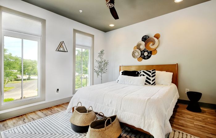 2 bedroom 2 bath Modern Luxury Townhome near Marshwalk