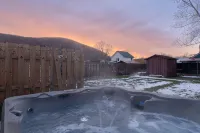 -RARE- In-Village rental! 4-Bedrooms w HOT TUB & AC - 4 tähden