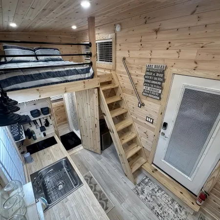 Lake Life Tiny House located on top of the water - Pool - 3 Kayaks - Beautiful! Hotels in Coffee County